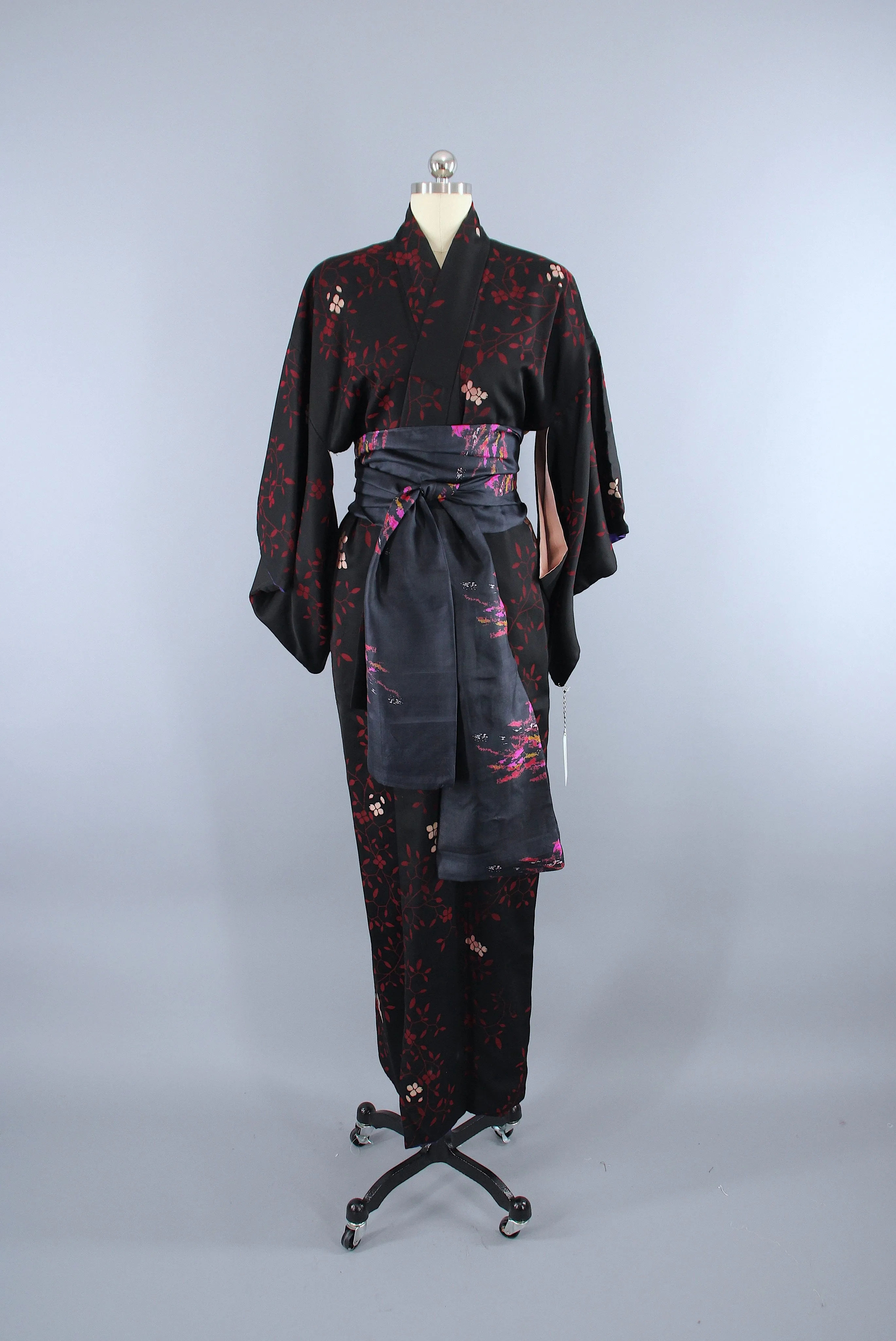1940s Vintage Silk Kimono Robe / Black & Red Omeshi Floral