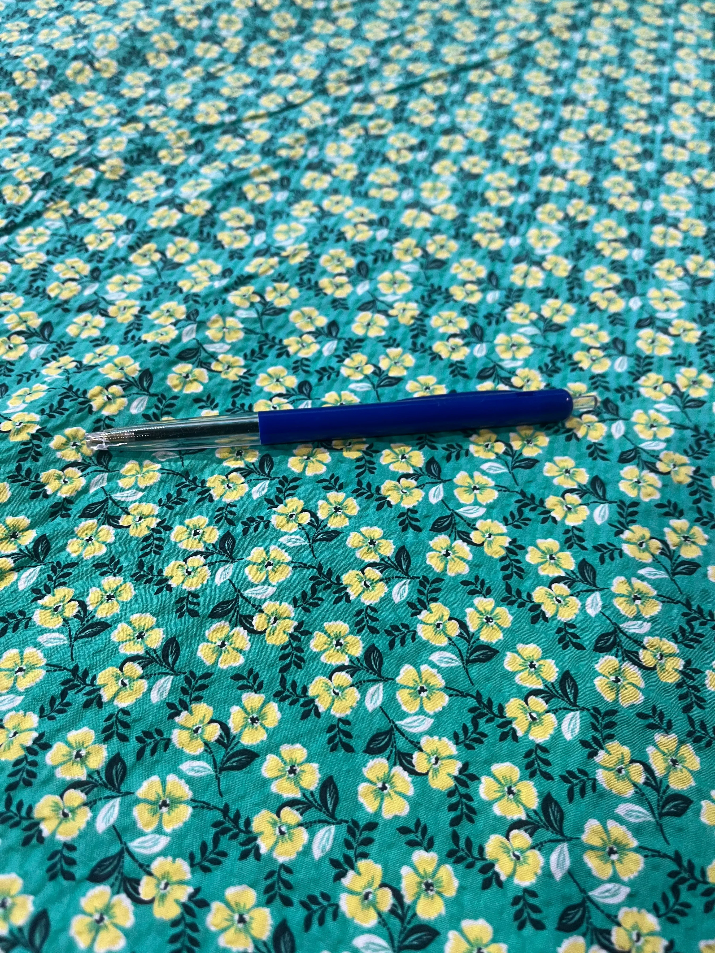 B01 Viscose seersucker millefleur