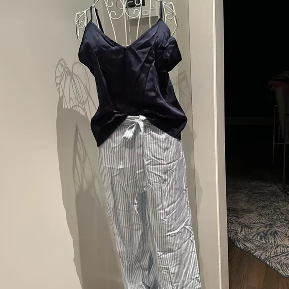 Gorgeous satin pajamas, by Ettitude in size medium