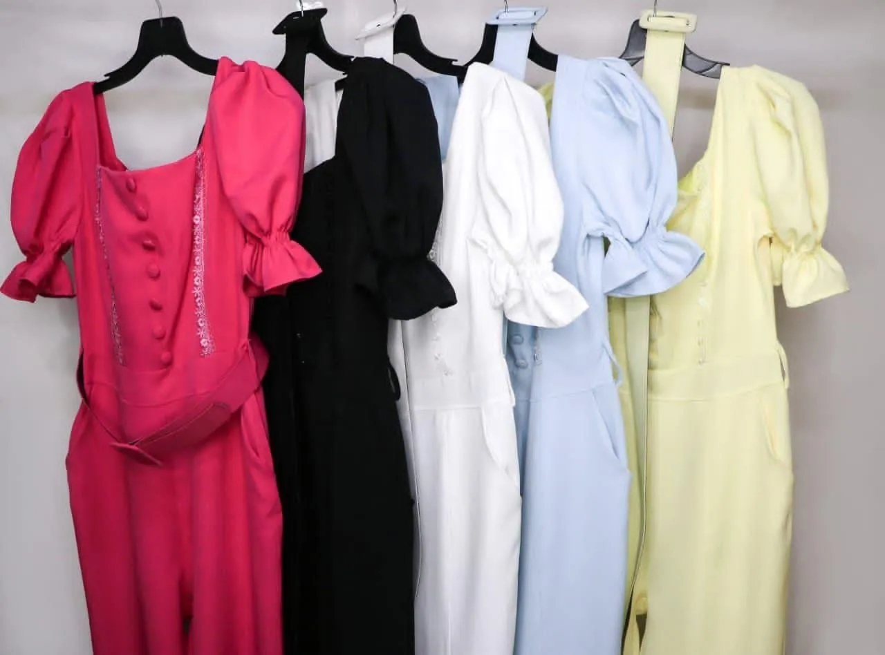 Lange Jumpsuit mit Kurze Puffärmel mit knöpfen mit Gürtel