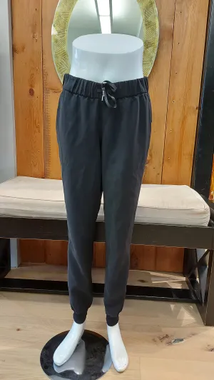 Lululemon black pants 6
