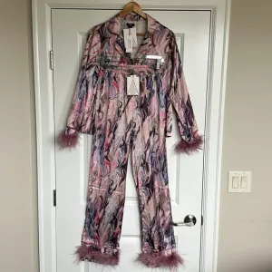 Nasty Girl Women's Satin Feather Pajama's sz Small Marble Print Button Down Long