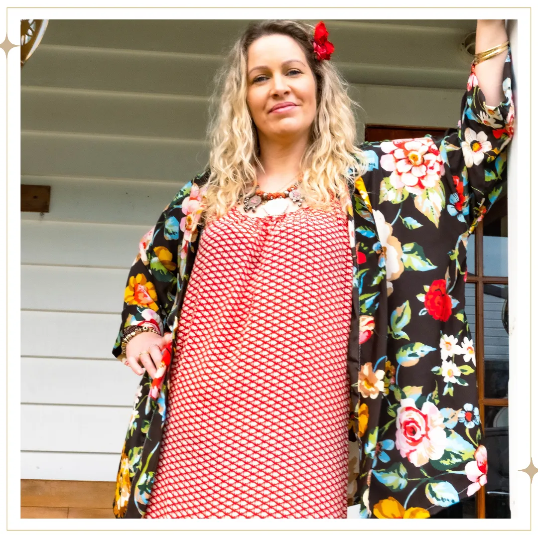 SOLACE Kimono - Zinnia (Black) (one size fits most)