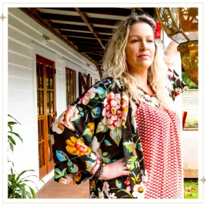 SOLACE Kimono - Zinnia (Black) (one size fits most)