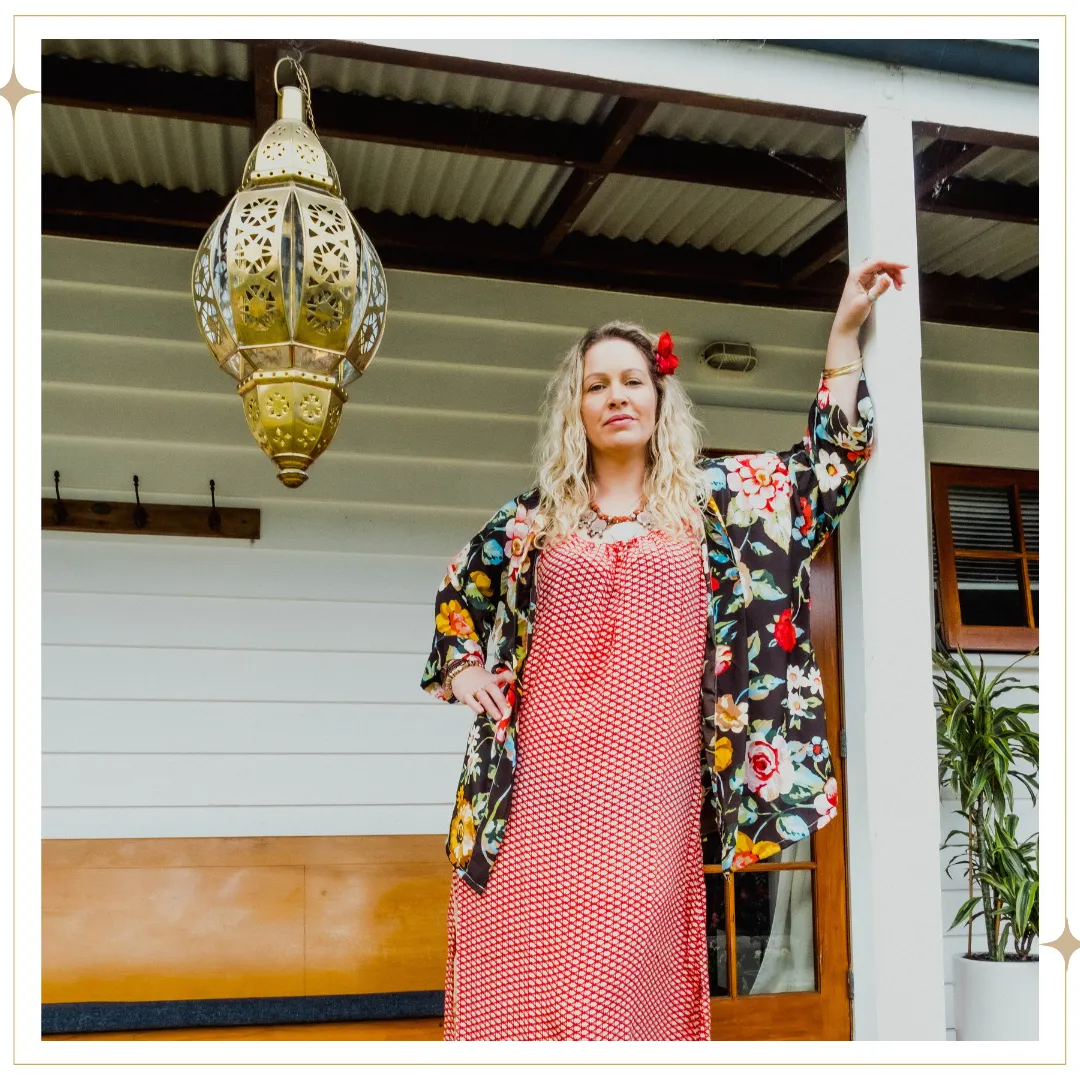 SOLACE Kimono - Zinnia (Black) (one size fits most)