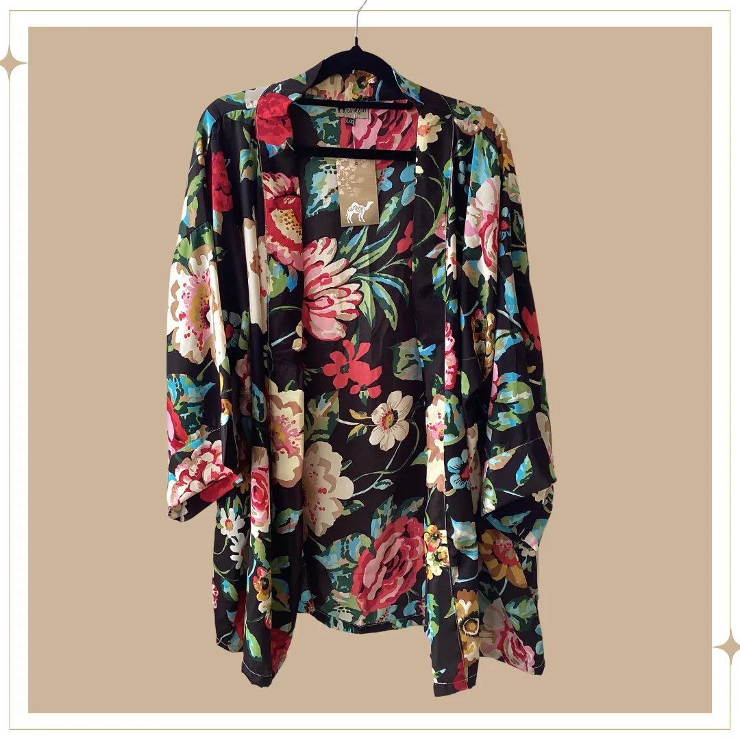 SOLACE Kimono - Zinnia (Black) (one size fits most)