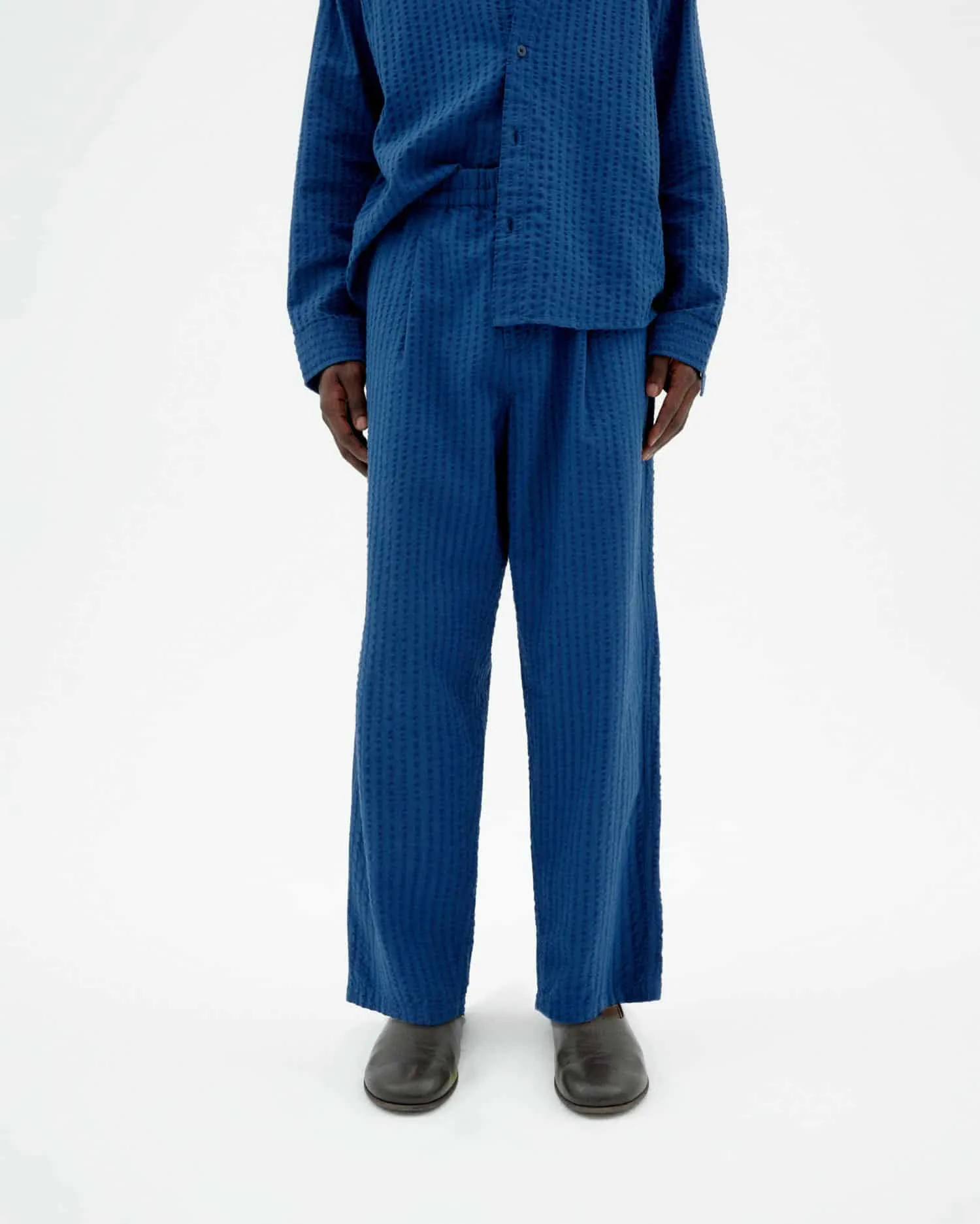 THINKING MU Luc seersucker pants cobalt men
