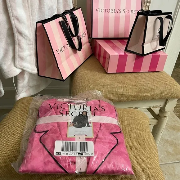 Victoria Secret iconic signature heart print Satin Long Pajama Set