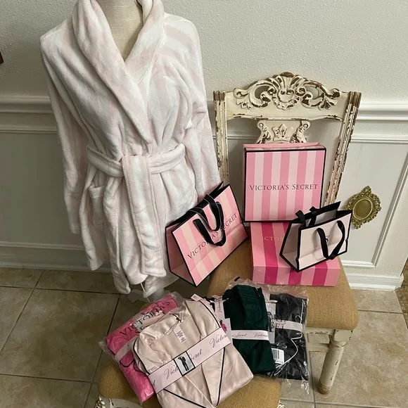 Victoria Secret iconic signature heart print Satin Long Pajama Set