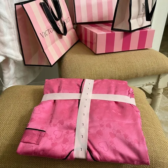 Victoria Secret iconic signature heart print Satin Long Pajama Set