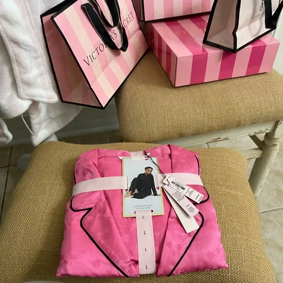 Victoria Secret iconic signature heart print Satin Long Pajama Set