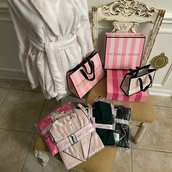 Victoria Secret iconic signature heart print Satin Long Pajama Set