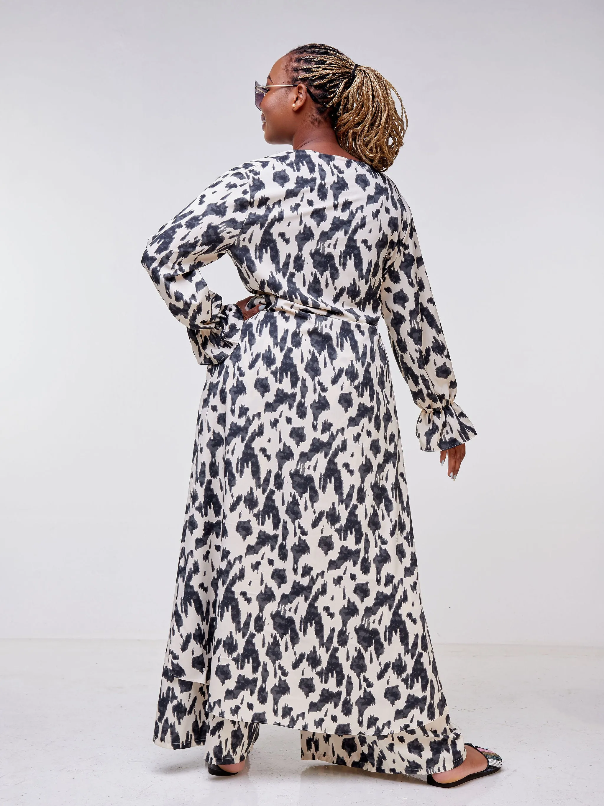 Vivo Jema High Slit Maxi Kimono - White / Black Animal Print