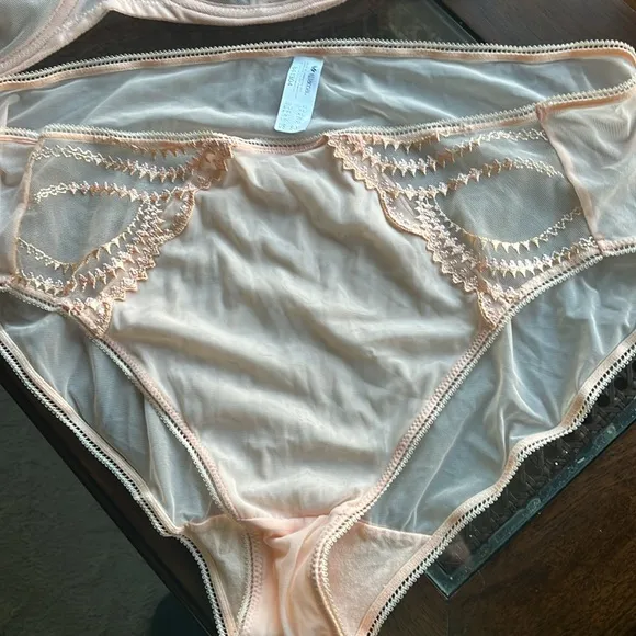 Wacoal Evocative Edge Bra and Panty Set 42G/8XL