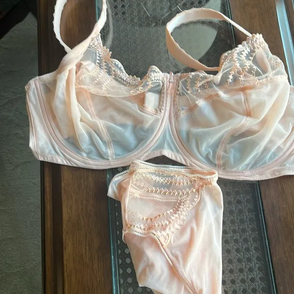 Wacoal Evocative Edge Bra and Panty Set 42G/8XL